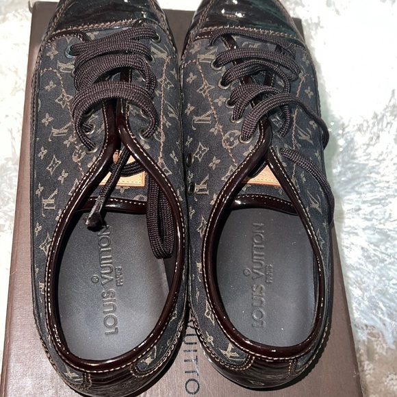 Louis Vuitton sneakers size 39 1/2 - Picture 3 of 3
